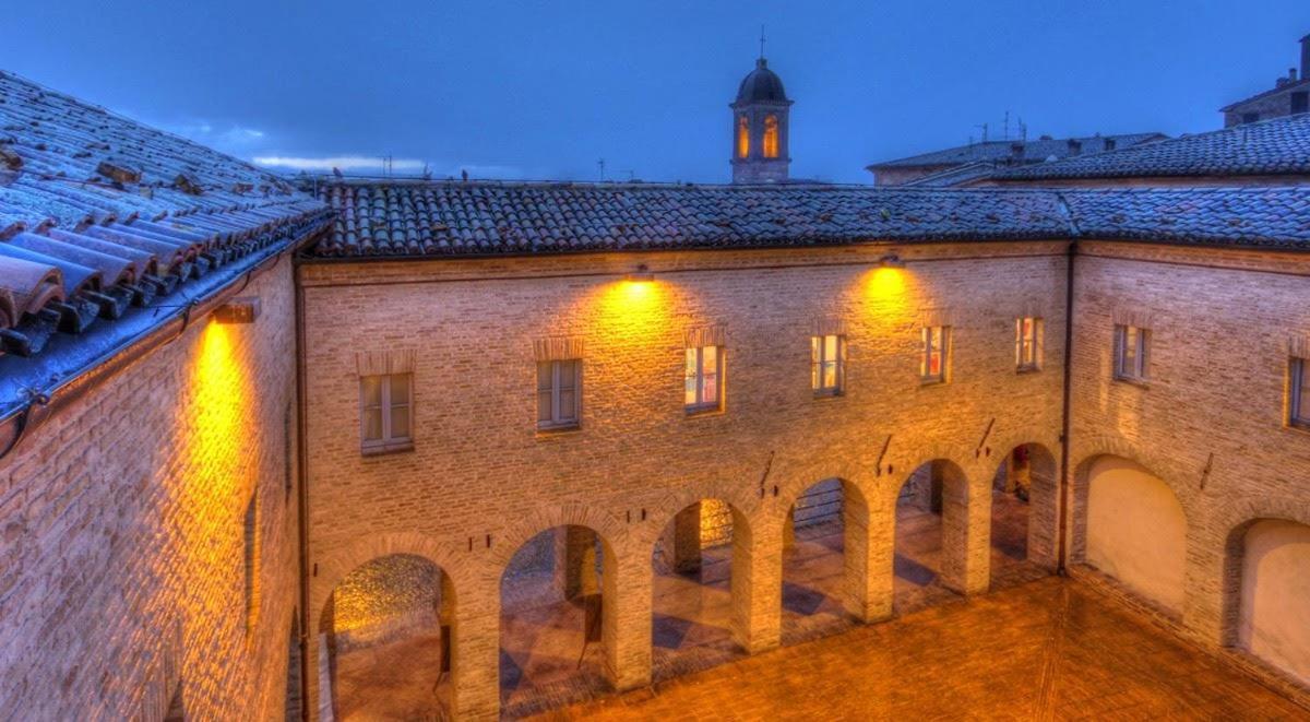 Serra deʼ Conti B&B Le Stanze Del Chiostro المظهر الخارجي الصورة